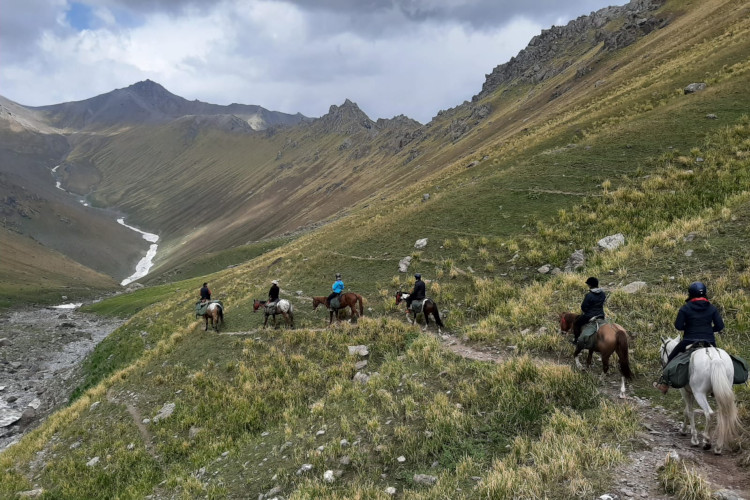rando a cheval sary chelek kirghizistan